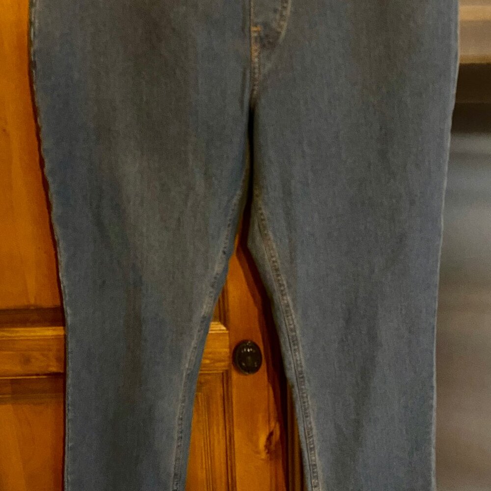 Never worn - Hue Brand jeggings, vey soft medium shade of denim blue